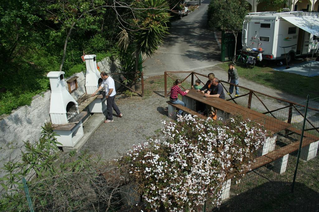 Camping Delfino Албенга Екстериор снимка