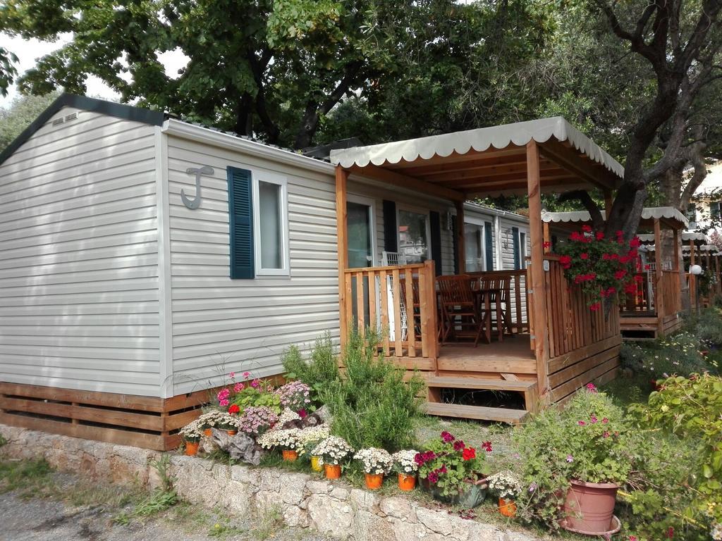 Camping Delfino Албенга Екстериор снимка