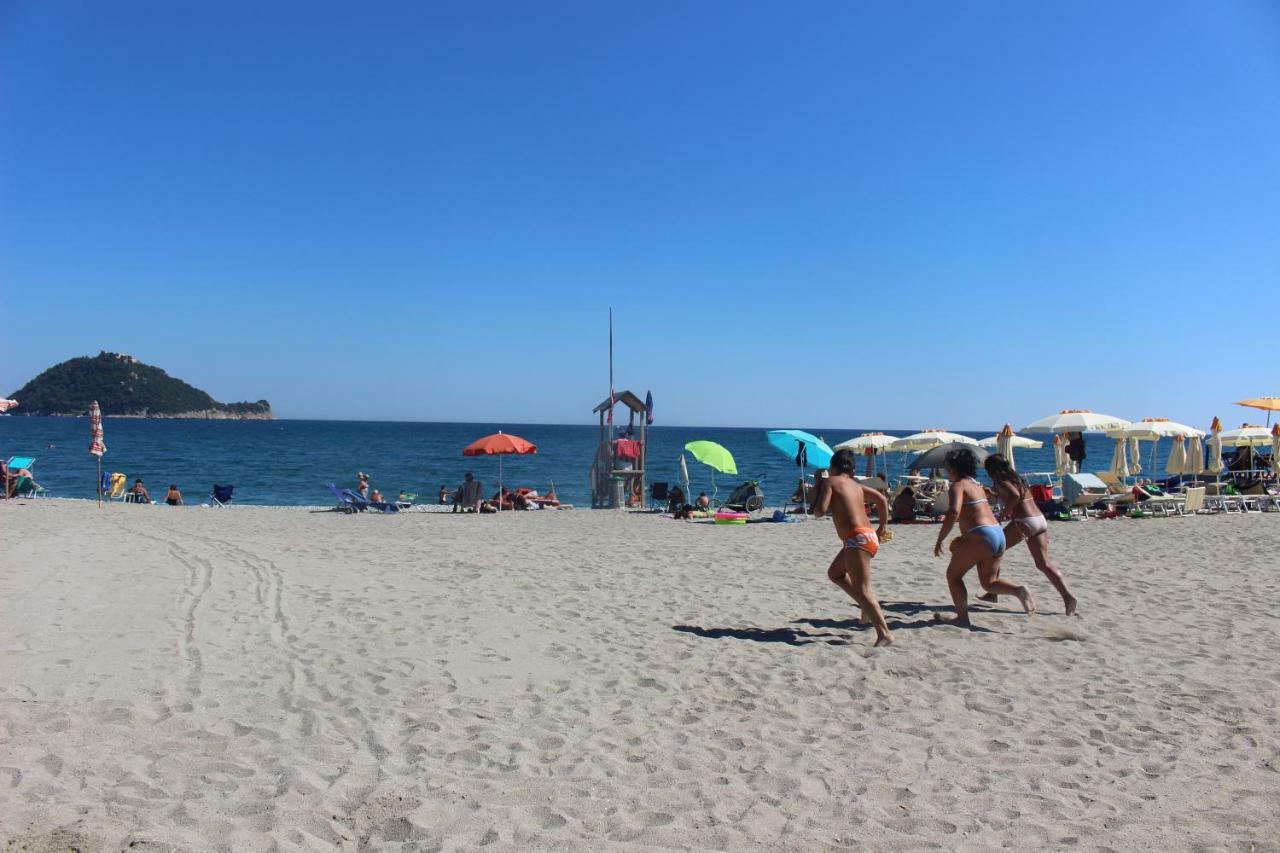 Camping Delfino Албенга Екстериор снимка
