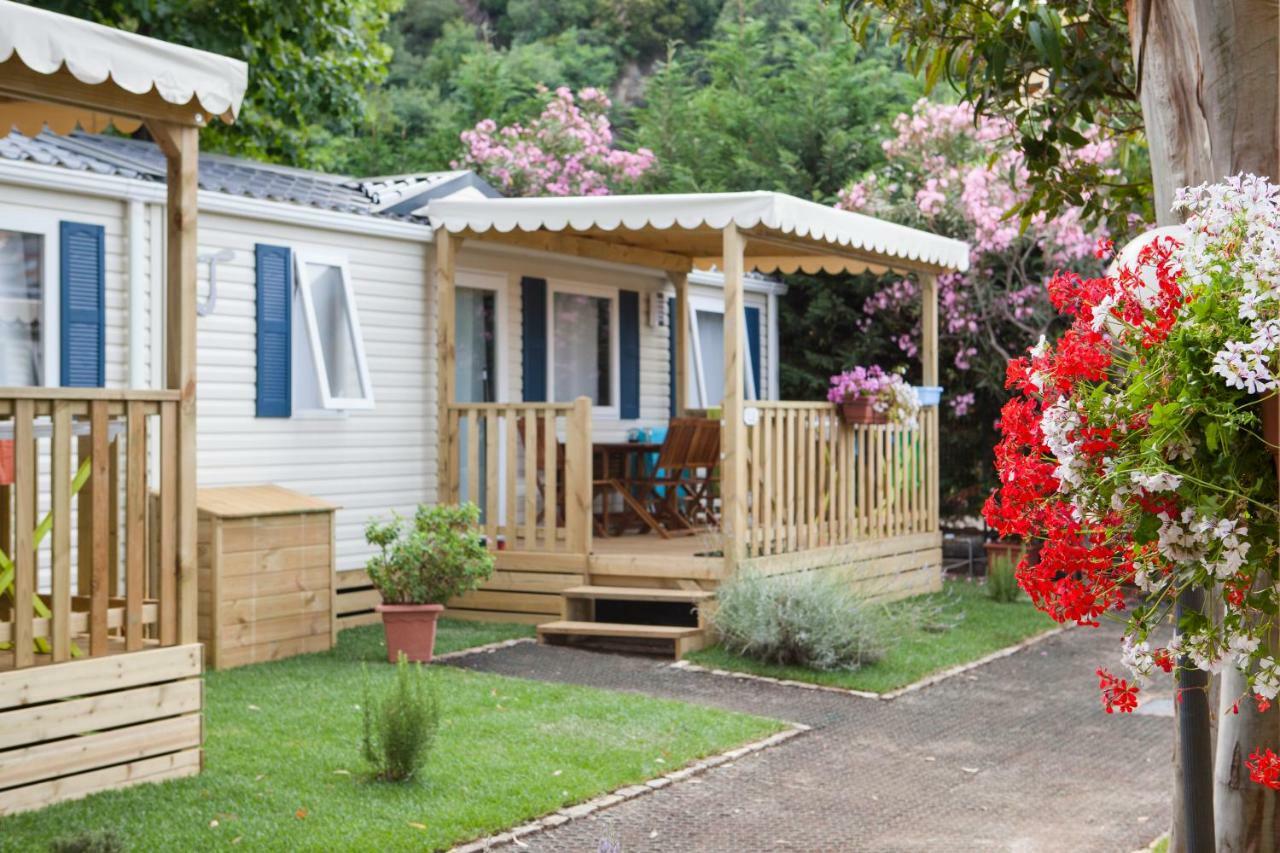Camping Delfino Албенга Екстериор снимка